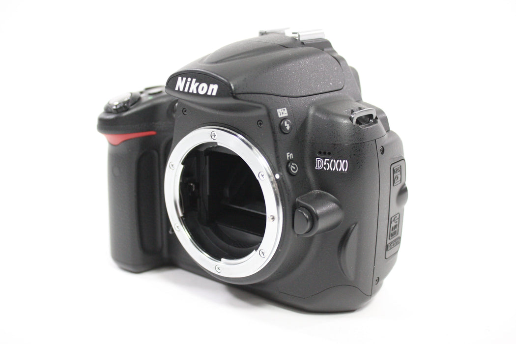 Nikon D5000 DSLR Camera with 18-55mm f/3.5-5.6G VR AF-S Lens for F Mount with Shutter Count 3,872