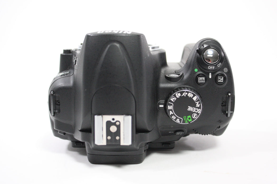 Nikon D5000 DSLR Camera with 18-55mm f/3.5-5.6G VR AF-S Lens for F Mount with Shutter Count 3,872