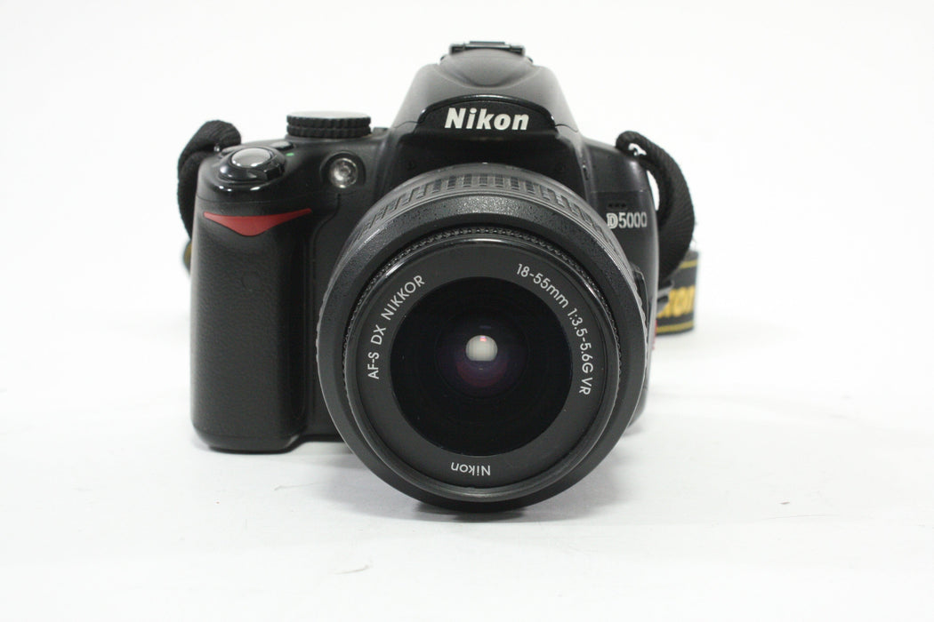 Nikon D5000 DSLR with 18-55mm f/3.5-5.6 G Lens with Shutter Count 26,555
