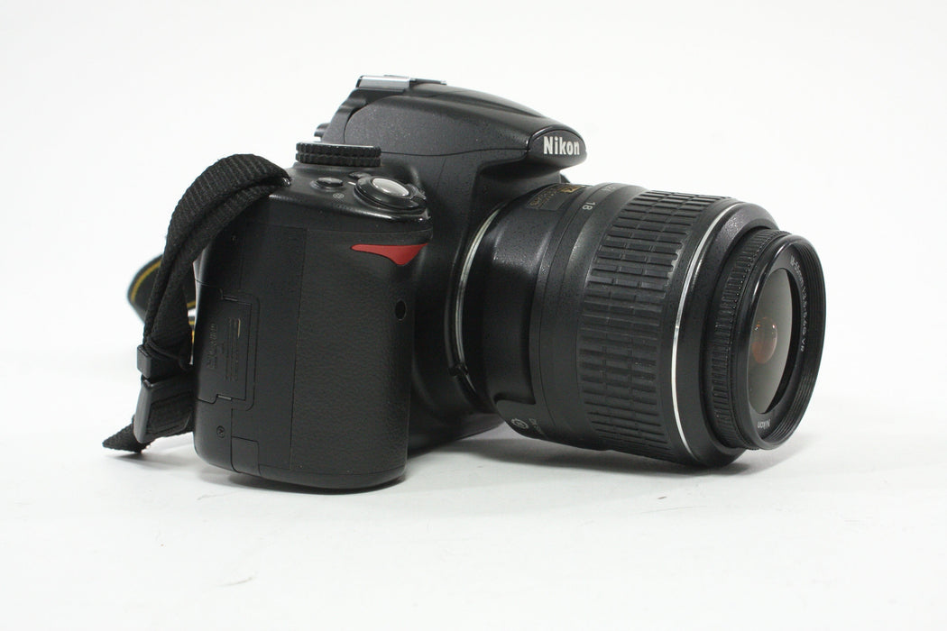 Nikon D5000 DSLR with 18-55mm f/3.5-5.6 G Lens with Shutter Count 26,555