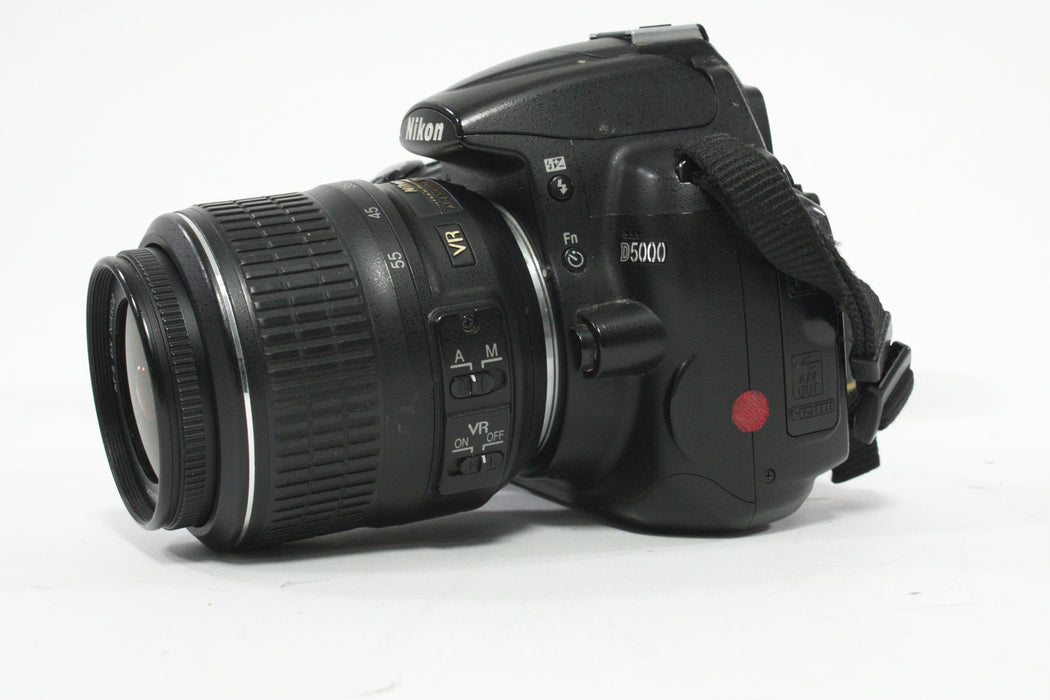 Nikon D5000 DSLR with 18-55mm f/3.5-5.6 G Lens with Shutter Count 26,555
