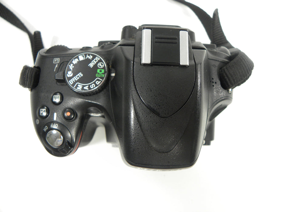 Nikon D5100 16.2mp Digital SLR Camera Body only - Parts or Repair Only