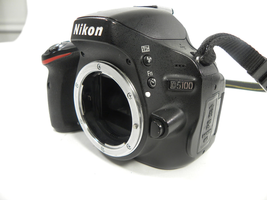 Nikon D5100 16.2mp Digital SLR Camera Body only - Parts or Repair Only