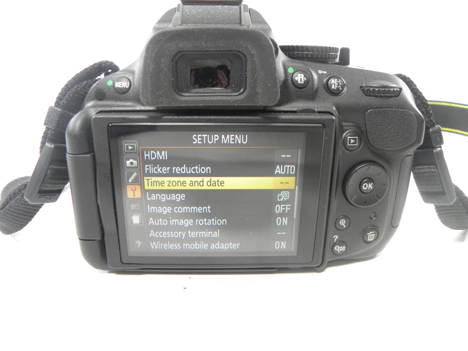 Nikon D5200 24.1mp Digital SLR w/AF-S Nikkor DX VR 18-55 Shutter Ct. 1,260