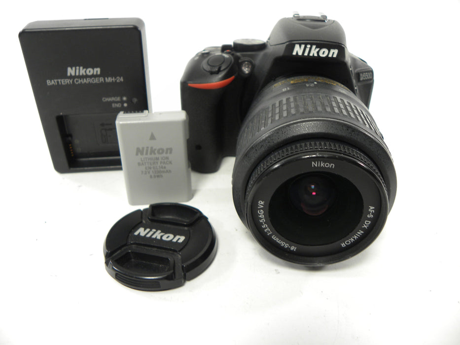 Nikon D5500 24.2mp Digital SLR w/AF-S DX VR 18-55mm Shutter Ct. 809