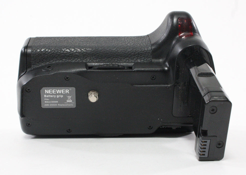 Nikon D5500 Digital Camera SC 31,447 (w/ Neewer Battery Grip)