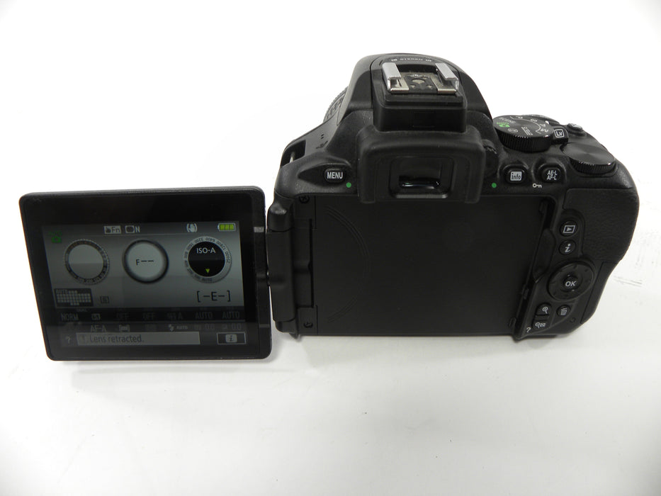 Nikon D5600 24.1mp Digital SLR w/AF-P Nikkor 18-55 Shutter ct. 793
