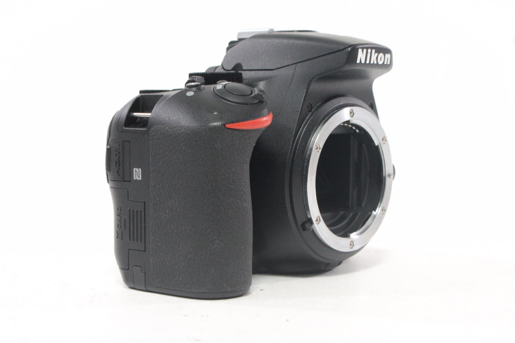 Nikon D5600 Digital SLR Camera Body with a Shutter Count of ONLY 866