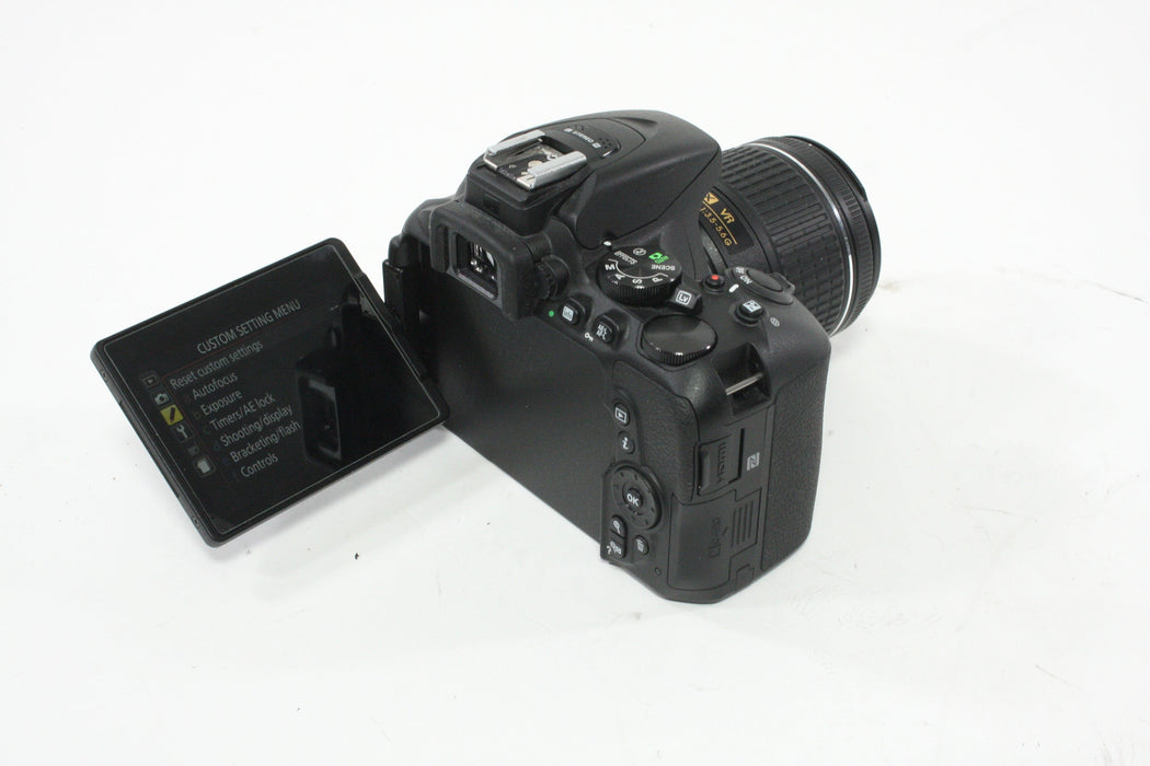 Nikon D5600 DLSR with 18-55mm f/3.5-5.6 AF-P Lens with Shutter Count ONLY 116!
