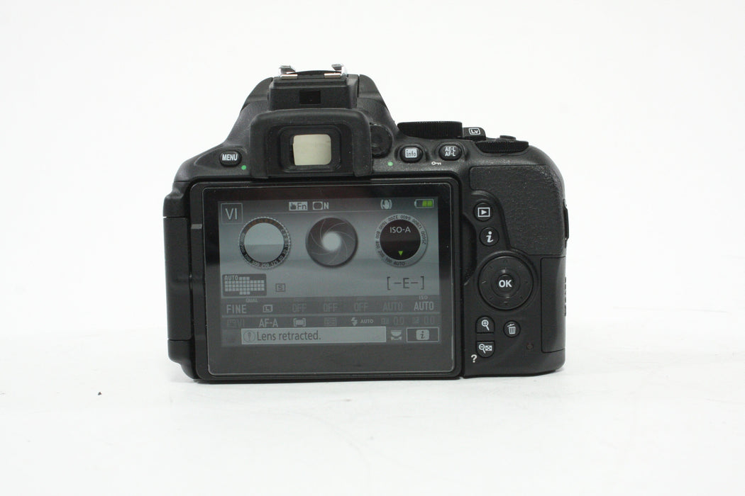 Nikon D5600 DLSR with 18-55mm f/3.5-5.6 AF-P Lens with Shutter Count ONLY 116!