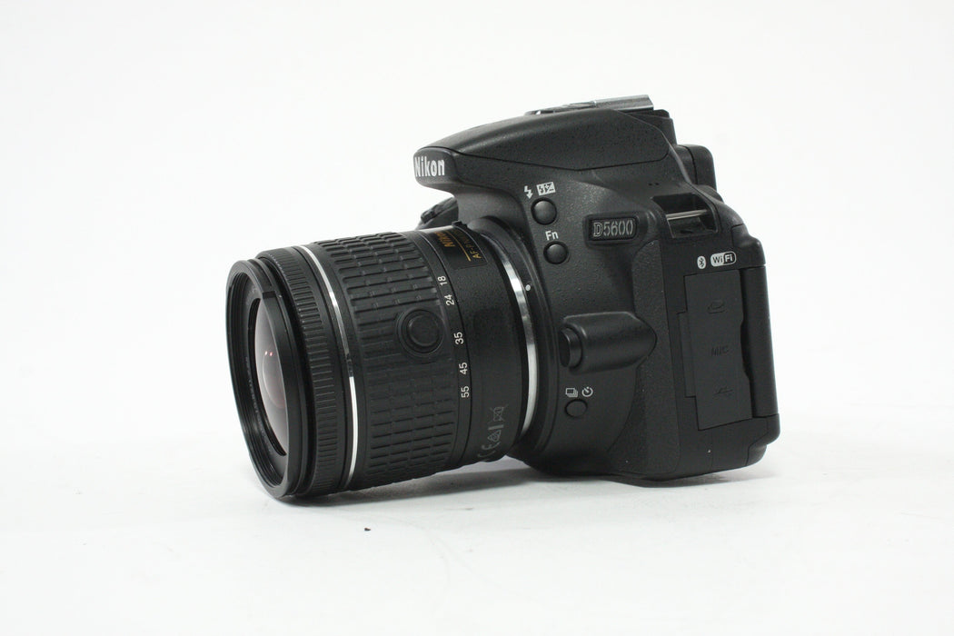 Nikon D5600 DLSR with 18-55mm f/3.5-5.6 AF-P Lens with Shutter Count ONLY 116!