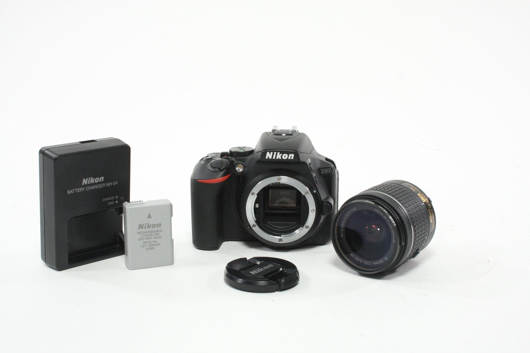 Nikon D5600 DLSR with 18-55mm f/3.5-5.6 AF-P Lens with Shutter Count ONLY 116!