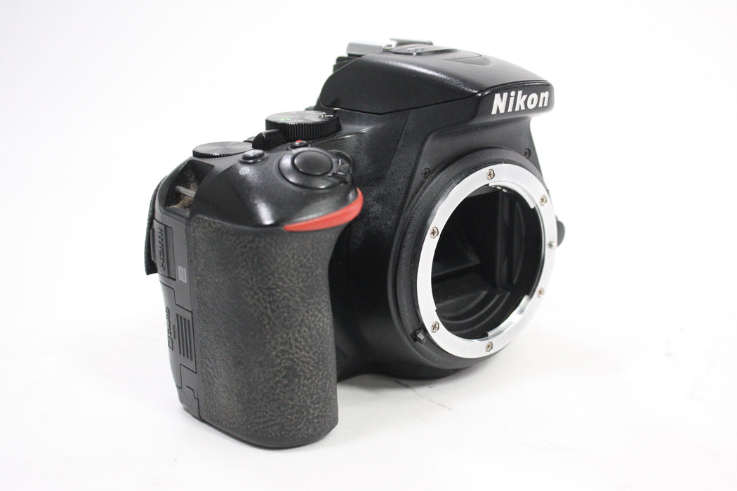 Nikon D5600 DSLR Camera with Nikon 18-55mm f/3.5-5.6G VR DX AF-P Lens with Shutter Count 102,565