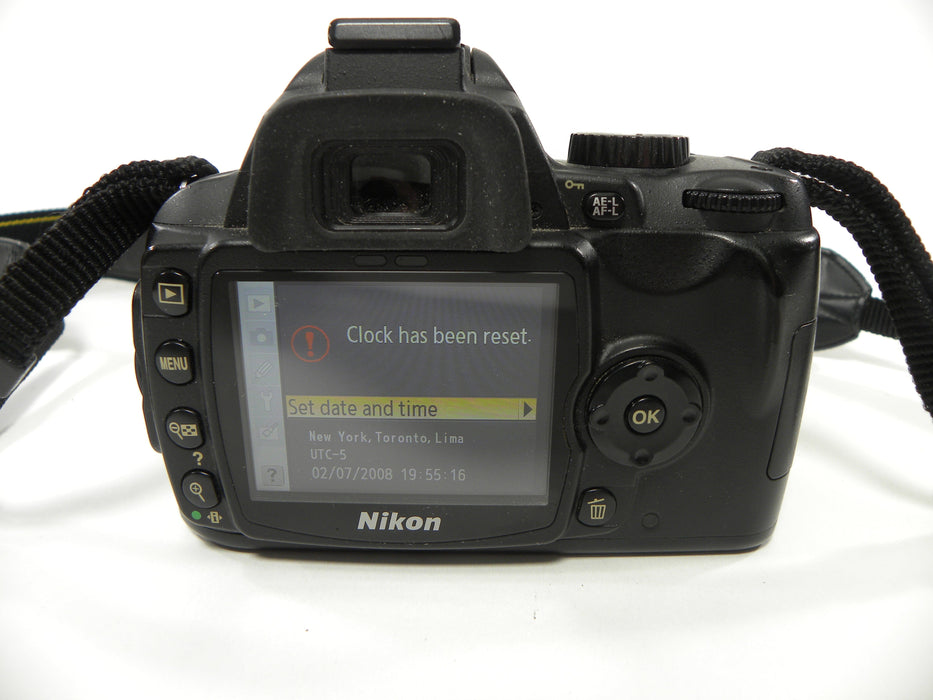 Nikon D60 10.2mp Digital SLR w/AF-S DX VR 18-55 Shutter Ct. 13,567