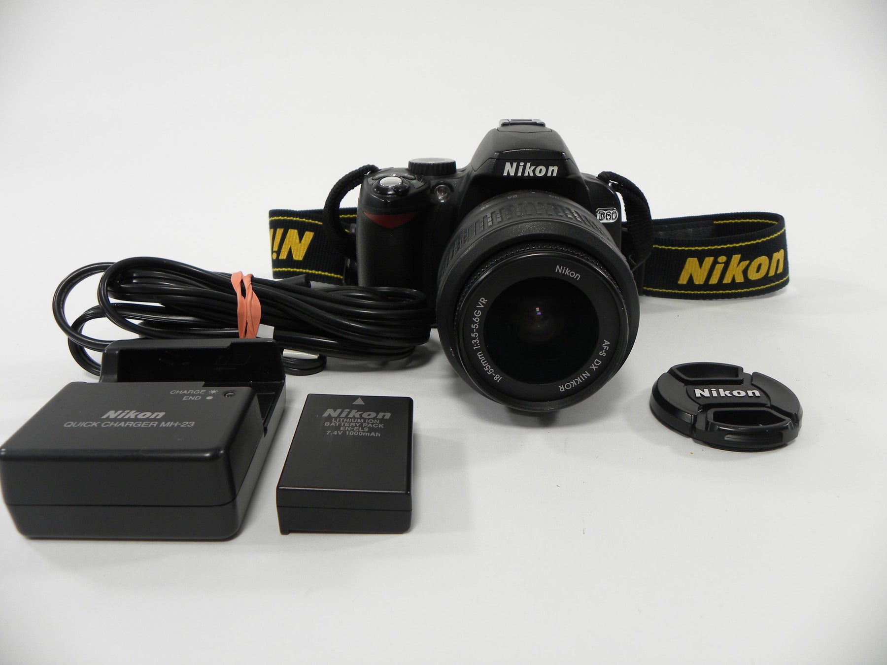 Nikon D60 10.2mp Digital SLR w/AF-S DX VR 18-55 Shutter Ct. 13,567