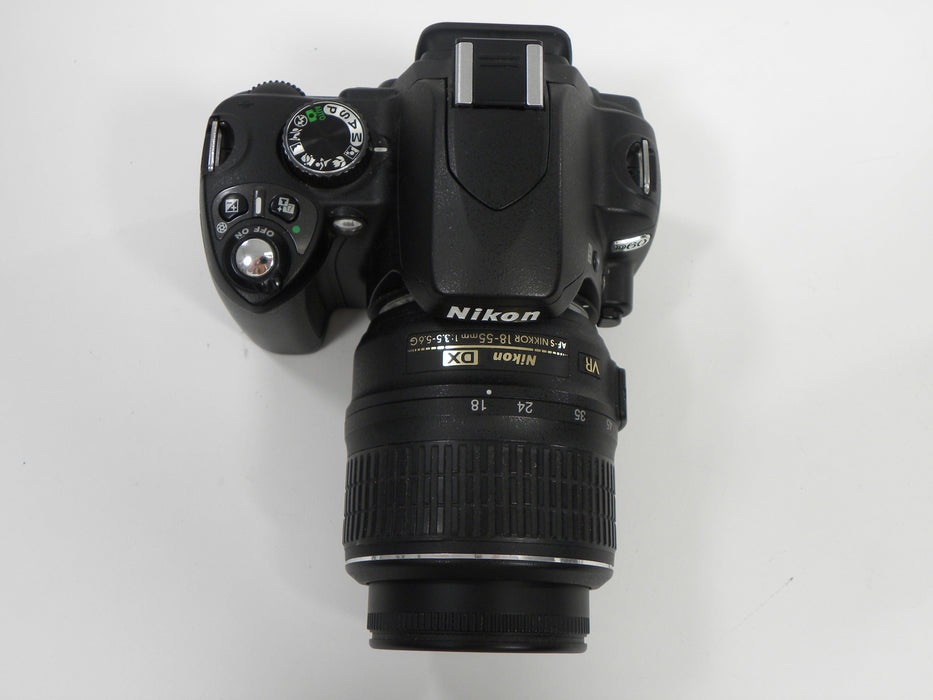 Nikon D60 10.2mp Digital SLR w/AF-S Nikkor DX VR 18-55 Shutter Ct. 10,376