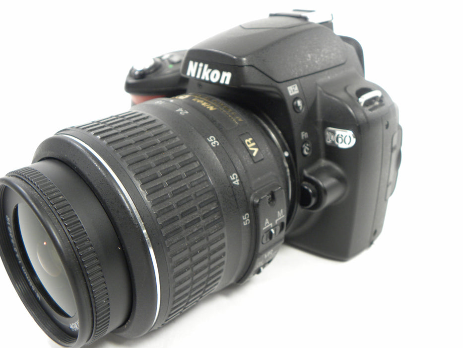 Nikon D60 10.2mp Digital SLR w/AF-S Nikkor DX VR 18-55 Shutter Ct. 10,376