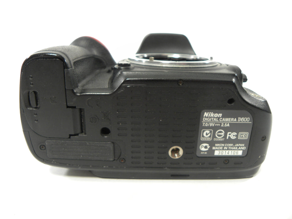 Nikon D600 24.3mp Digital SLR Body only Shutter Ct. 13,377