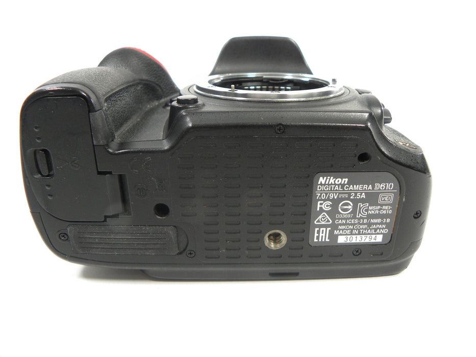 Nikon D610 24.3mp Digital SLR Body Only w/MB-D14 Battery Grip