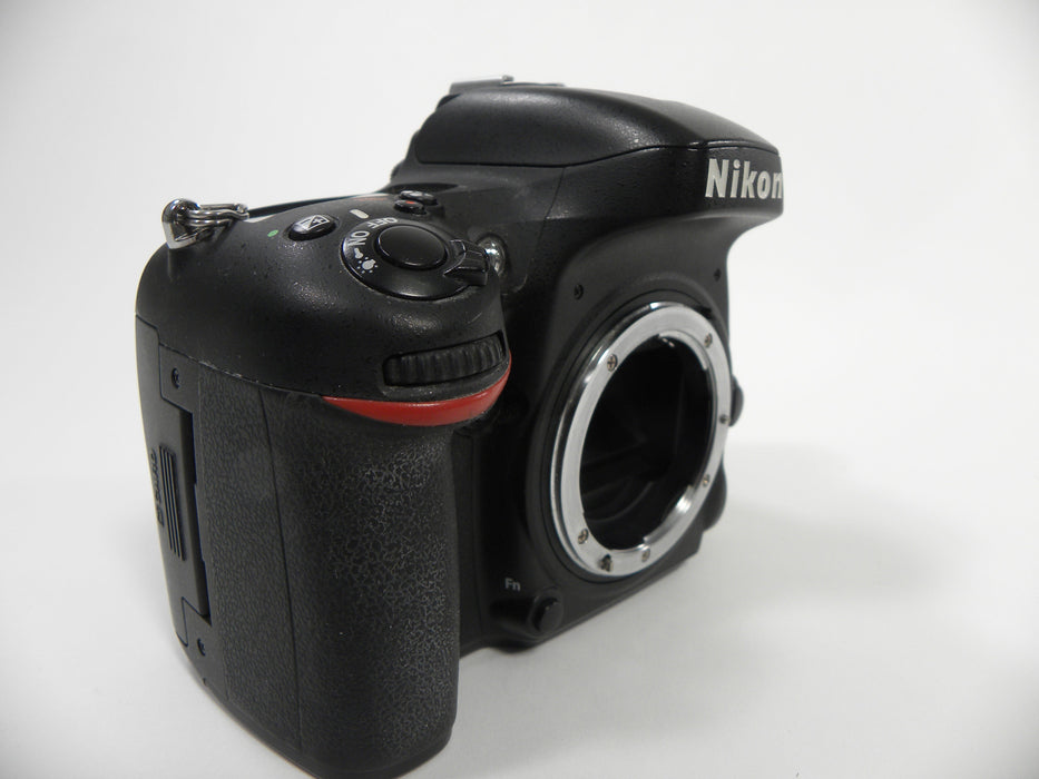 Nikon D610 24.3mp Digital SLR Body Only w/MB-D14 Battery Grip