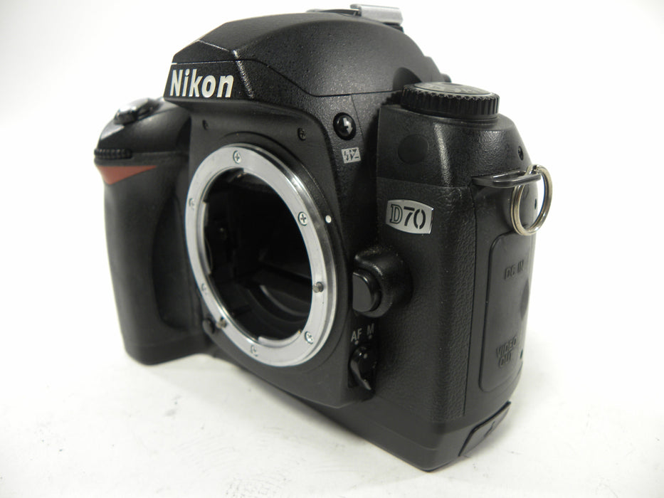Nikon D70 6.1mp Digital SLR Body Only Shutter Ct. 23,923