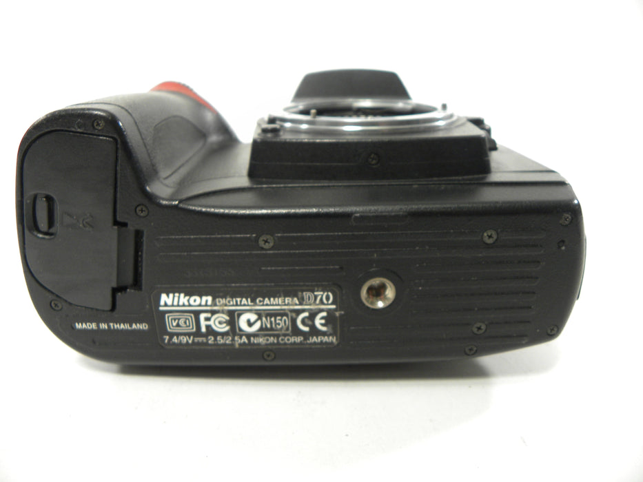 Nikon D70 6.1mp Digital SLR Body Only Shutter Ct. 26,589 AS IS