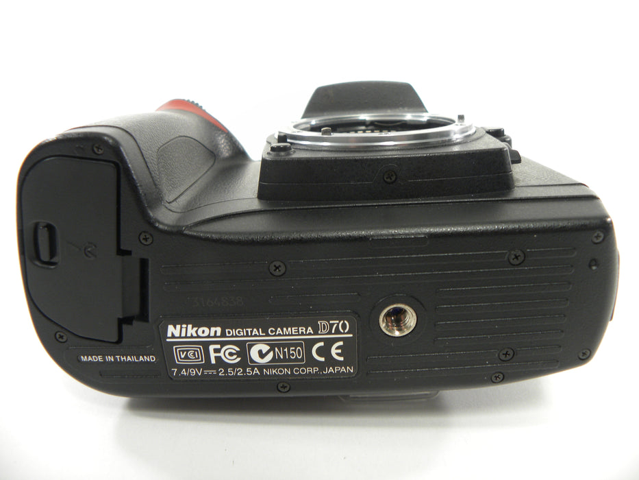 Nikon D70 6.1mp Digital SLR Body Only Shutter Ct. 5,347