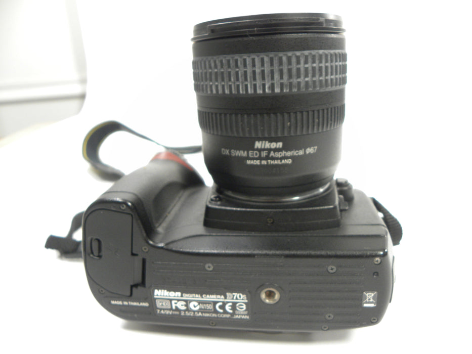 Nikon D70s 6.1mp Digital SLR w/AF-S 18-55 Sutter Ct. 6,979