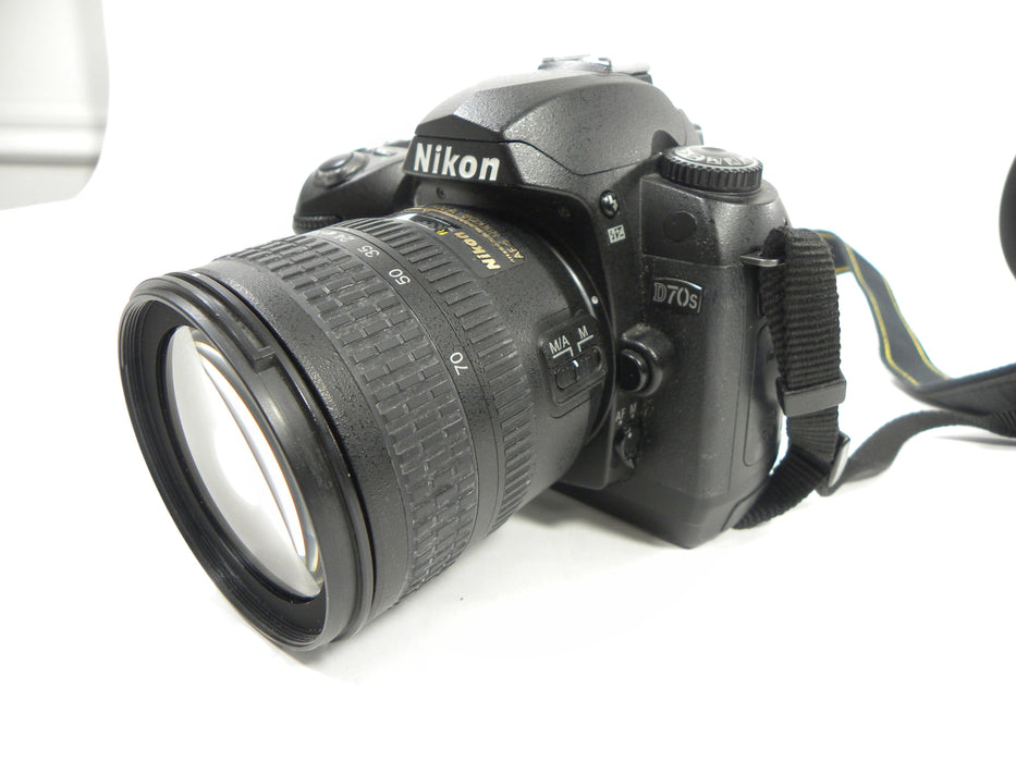 Nikon D70s 6.1mp Digital SLR w/AF-S 18-55 Sutter Ct. 6,979