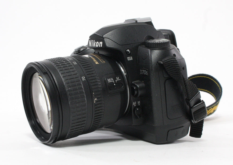 Nikon D70s DSLR with Nikon 18-70mm /3.5-4.6 OED Lens with Shutter Count 2,020