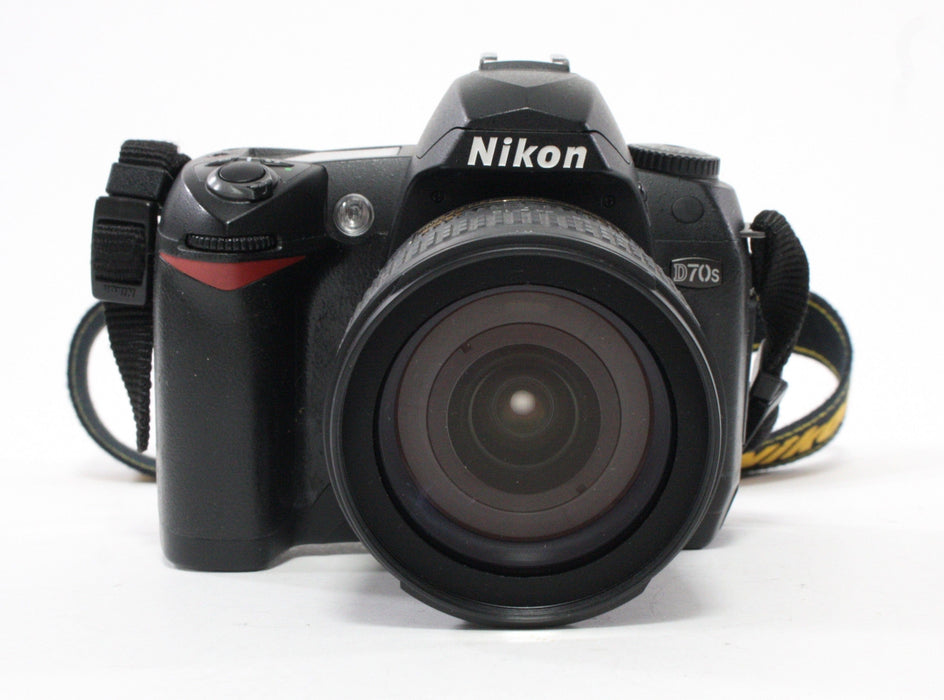 Nikon D70s DSLR with Nikon 18-70mm /3.5-4.6 OED Lens with Shutter Count 2,020