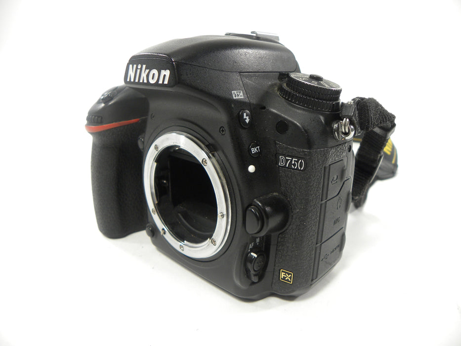 Nikon D750 24.3mp Digital SLR body only Shutter Ct. 107,825 Parts or Repair