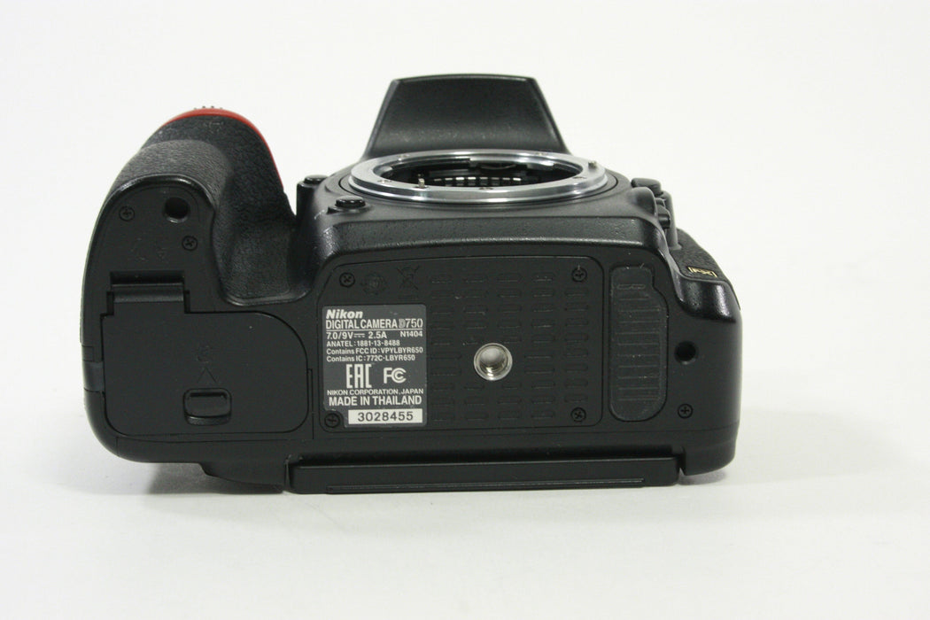 Nikon D750 Digital SLR Camera Body - Shutter Count 15307 - PARTS ONLY