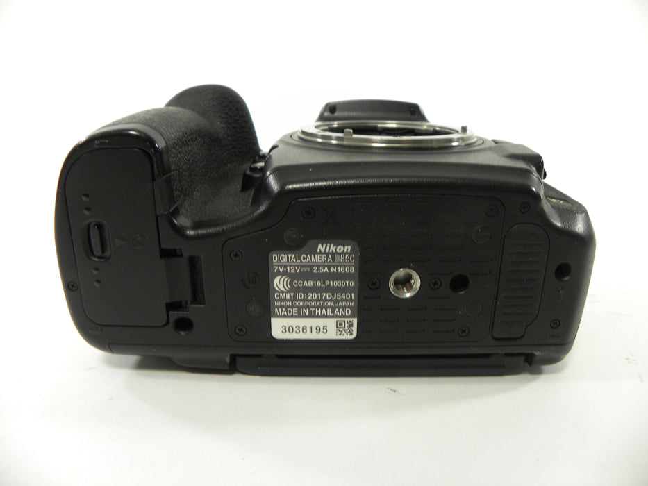 Nikon D850 45.7mp Digital SLR Body Only Shutter Ct. 117,810