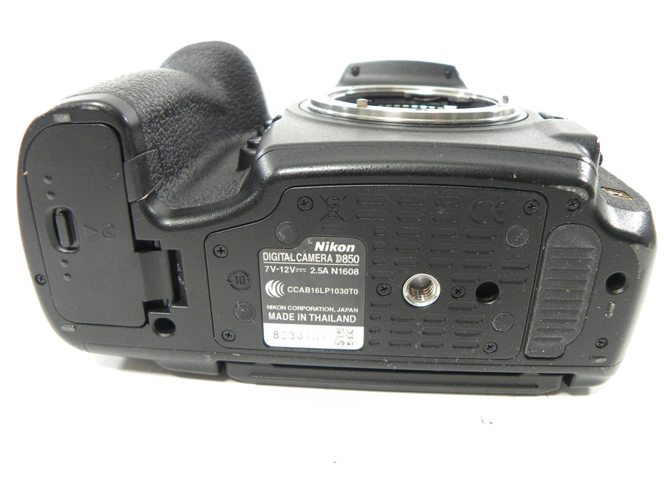 Nikon D850 45.7mp Digital SLR Body Only Shutter Ct. 248,393