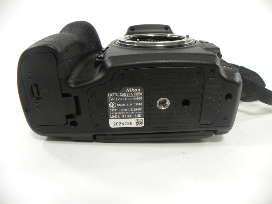 Nikon D850 45.7mp Digital SLR Camera Body Only Shutter Ct. 215