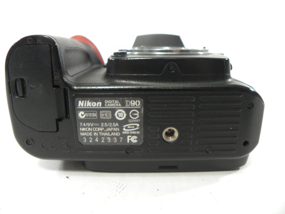 Nikon D90 12.3mp Digital SLR Body only Shutter Ct. 324,337 AS IS  No Returns