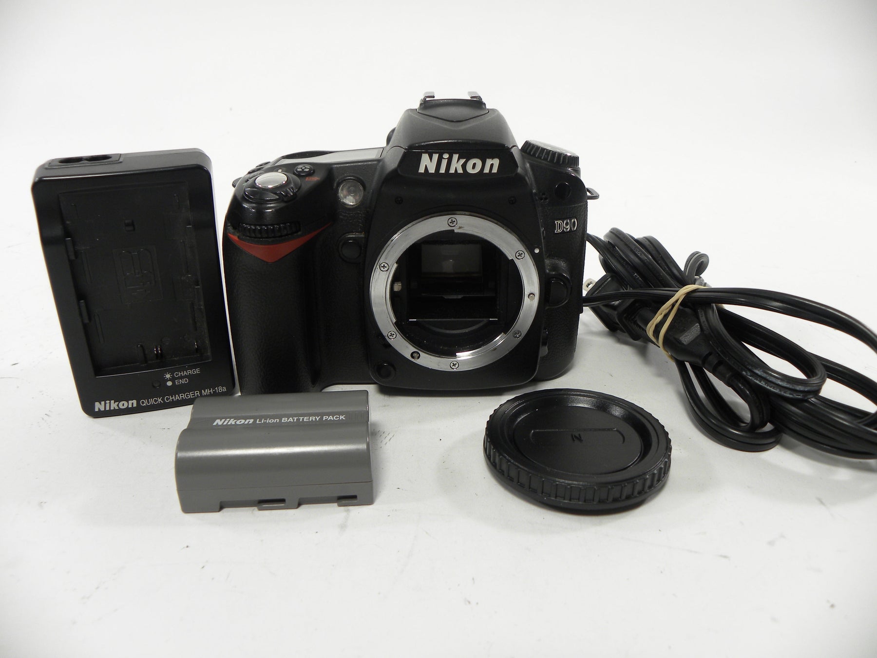 Nikon D90 12.3mp Digital SLR Body only Shutter Ct. 324,337 AS IS  No Returns