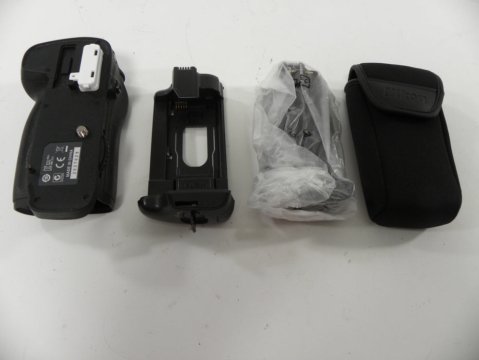 Nikon MB-D14 Vertical Battery Grip