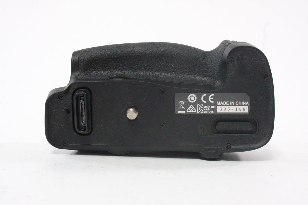 Nikon MB-D16 Battery Grip