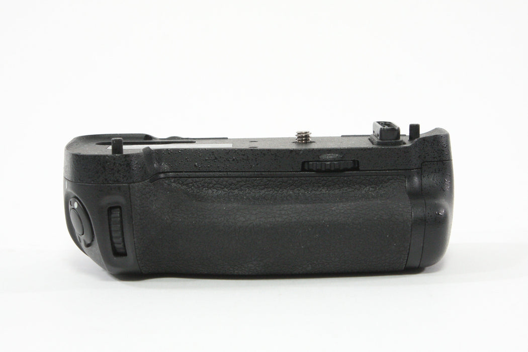 Nikon MB-D16 Multi Power Battery Pack for Nikon D750