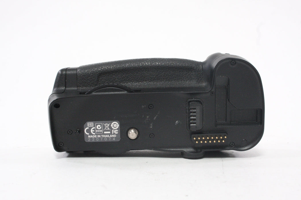 Nikon Multi Power Battery Pack MB-D10