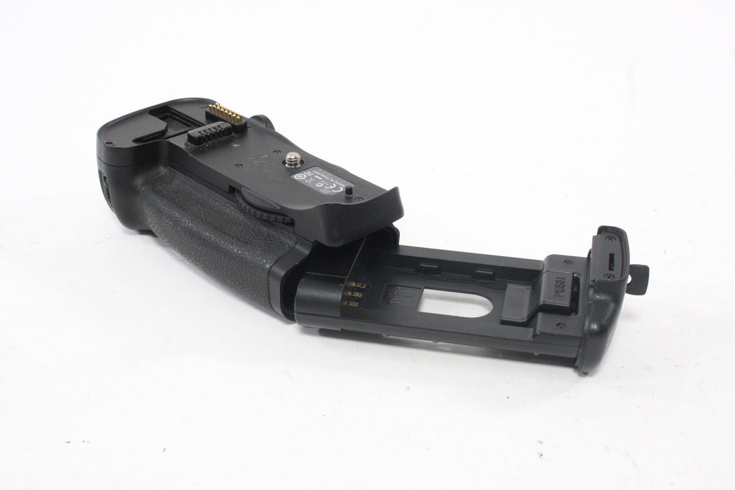Nikon Multi Power Battery Pack MB-D10