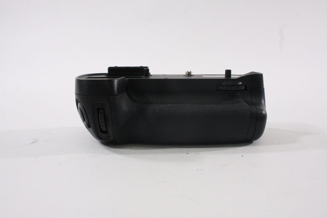Nikon Multi-Power Battery Pack MB-D15
