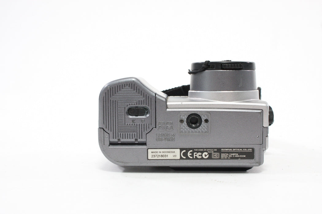 Olympus Camedia C-4000 Digital Point-and-Shoot Camera 3x Zoom 4.0mp