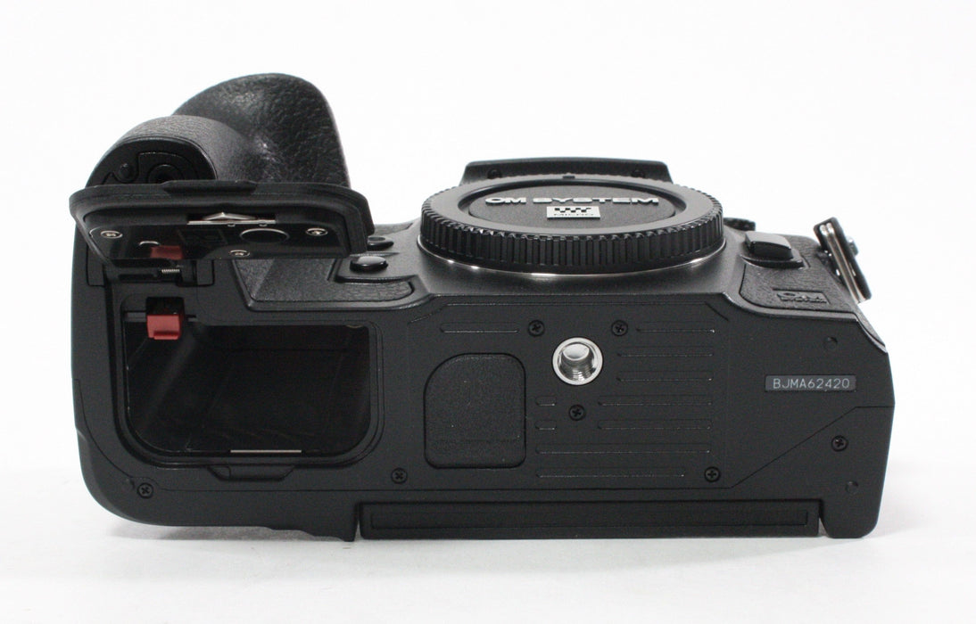 Olympus OM-1 Mirrorless Digital Camera with Shutter Count 704