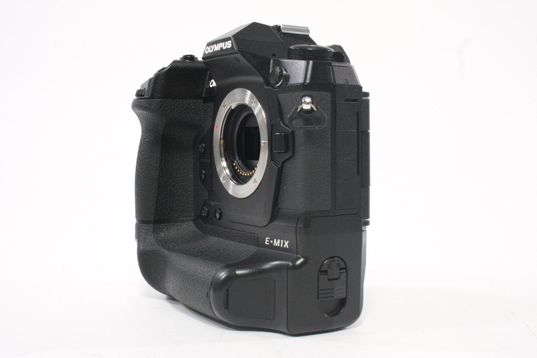 Olympus OM-D E-M1X Digital Mirrorless Camera with Shutter Count 6,413