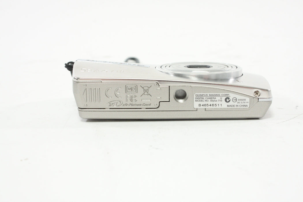 Olympus Stylus 710 Digital Point-and-Shoot Camera 3x Zoom 7.1mp