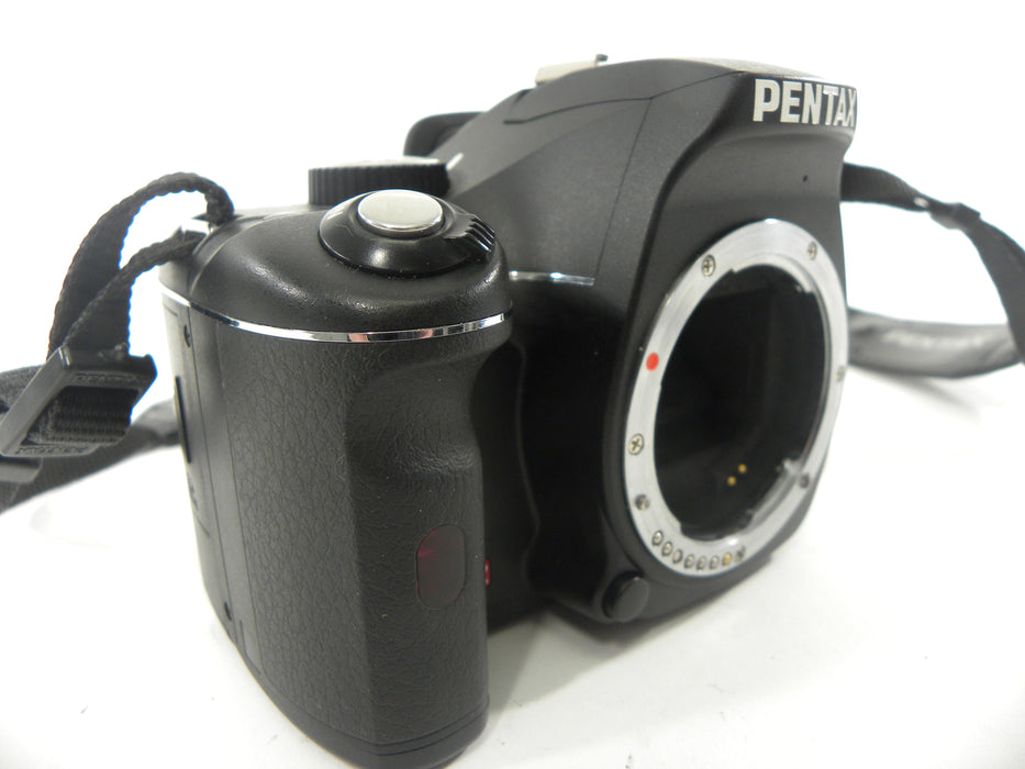 Pentax K-X 12.4mp Digital SLR body only Shutter Ct. 7,699