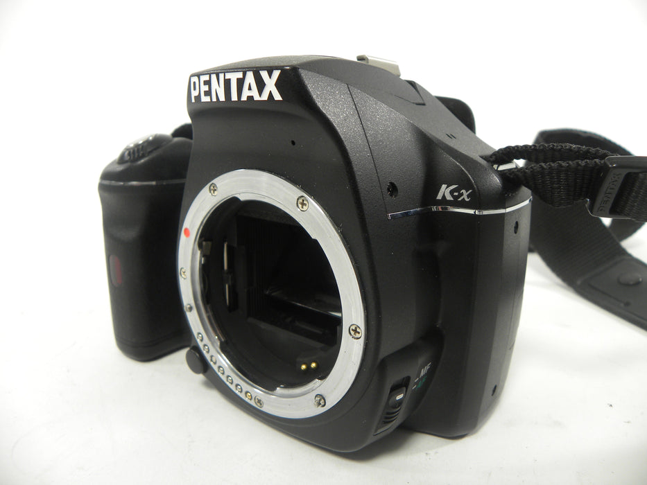Pentax K-X 12.4mp Digital SLR body only Shutter Ct. 7,699